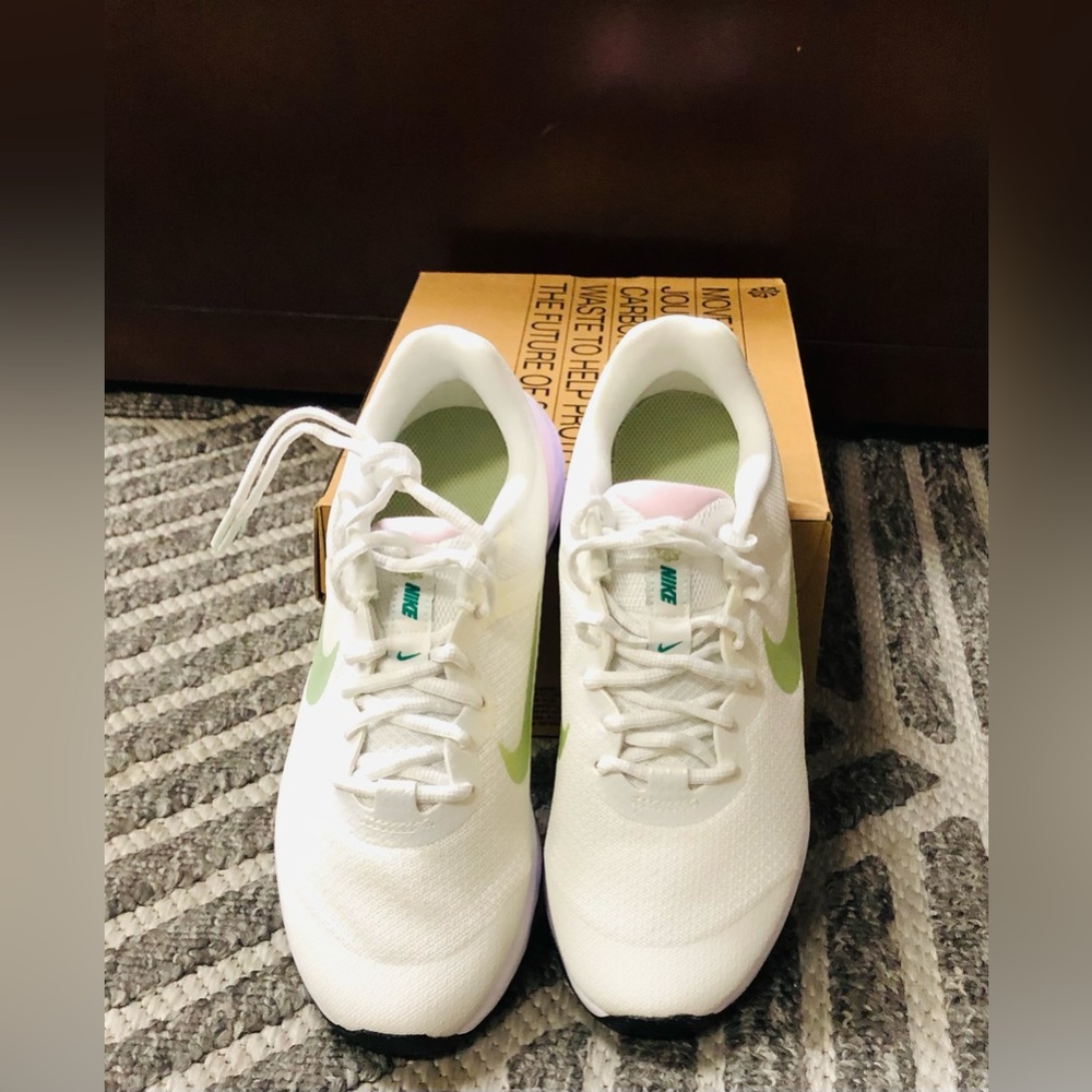 NEW NIKE RUNNING - Picture 3 of 6